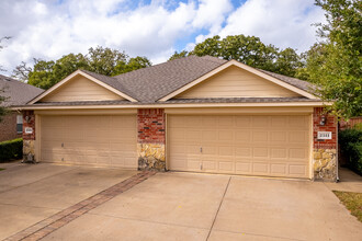 Woodland Estates in Mansfield in Mansfield, TX - Foto de edificio - Primary Photo