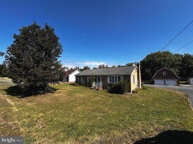 3290 Shawnee Dr in Winchester, VA - Building Photo