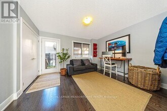 16 Kersey Ln in Halton Hills, ON - Building Photo - Building Photo