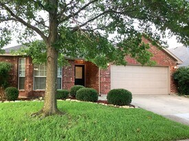 4410 Shady Elm Dr in Mansfield, TX - Building Photo