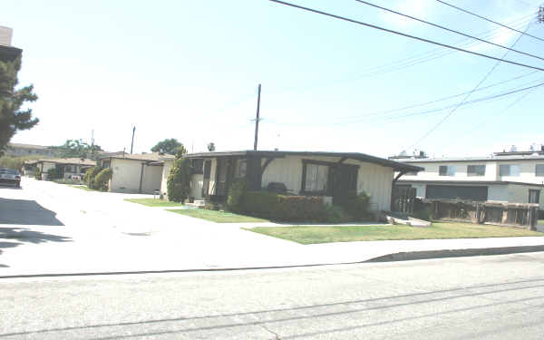 1927 Strathmore Ave in San Gabriel, CA - Foto de edificio