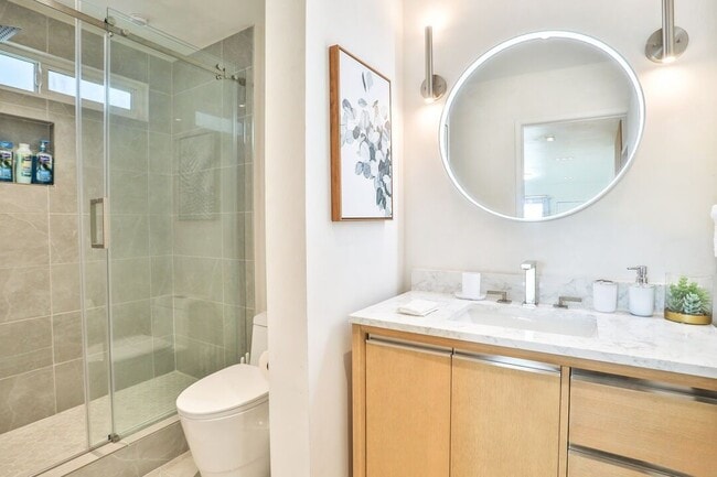 2207 Ocean Front Walk, Unit Unit 4 in Venice, CA - Building Photo - Building Photo