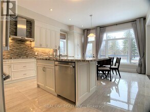 18 Yuan Dr in Richmond Hill, ON - Building Photo - Building Photo