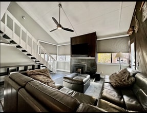 161 Horseshoe Dr in Mammoth Lakes, CA - Building Photo - Building Photo