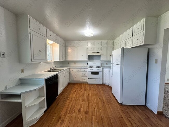 316 W Christopher Dr in Clovis, NM - Building Photo - Building Photo