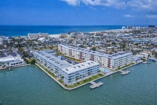 5575 Gulf Blvd in St Pete Beach, FL - Building Photo