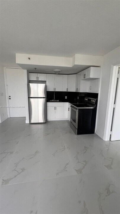 16450 NW 2nd Ave in Miami, FL - Building Photo