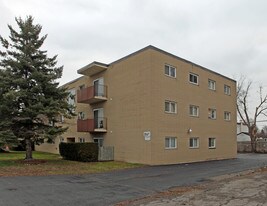 51 Russett Ave in Oshawa, ON - Building Photo