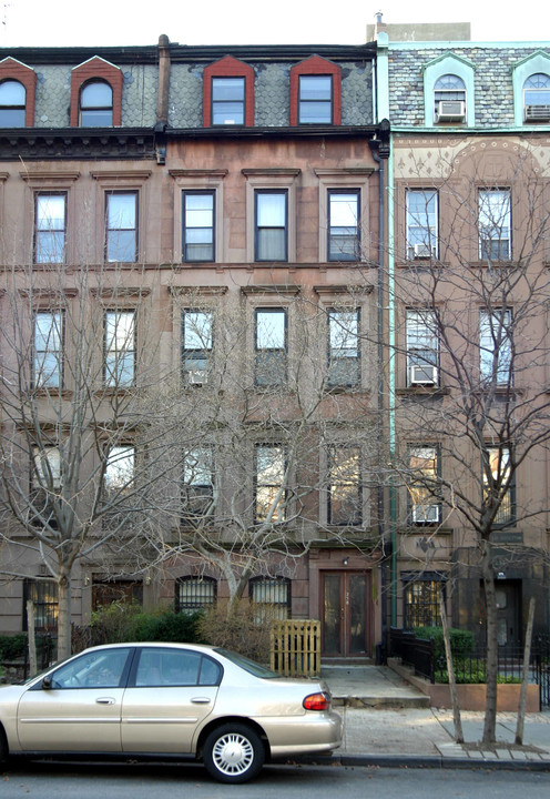 258 Clinton Ave in Brooklyn, NY - Building Photo