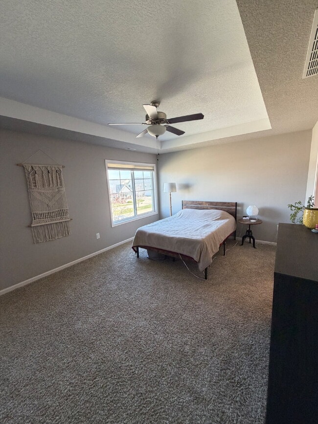 150 Cambridge Dr in West Des Moines, IA - Building Photo - Building Photo