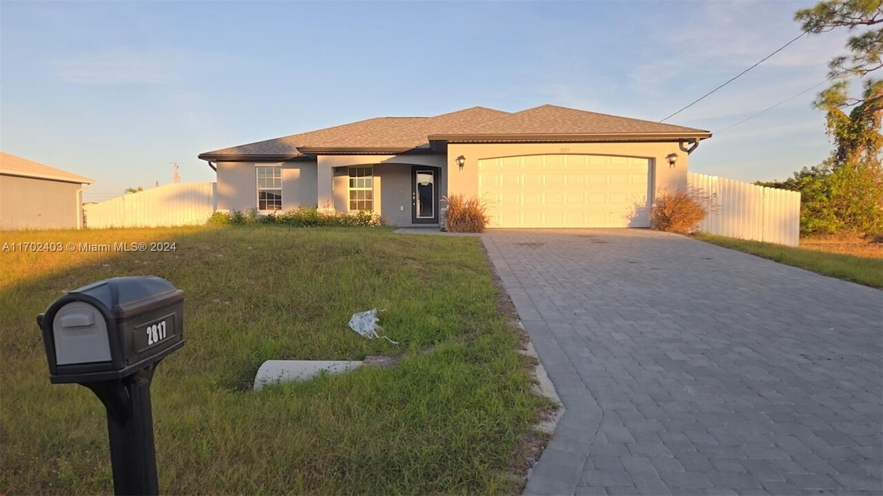 2817 NW 21st Ave in Cape Coral, FL - Building Photo