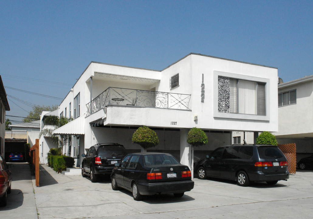 1227 S Holt Ave in Los Angeles, CA - Building Photo