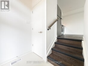 25 Fair Oaks Crescent in Ottawa, ON - Building Photo - Building Photo