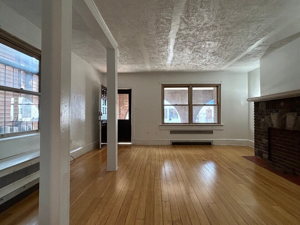 191 Zerby Ave, Unit FrontApt in Edwardsville, PA - Building Photo