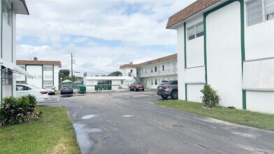 2225 Polk St in Hollywood, FL - Building Photo - Building Photo