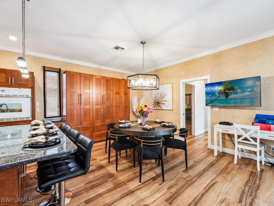 127 Palmetto Dunes Cir in Naples, FL - Foto de edificio