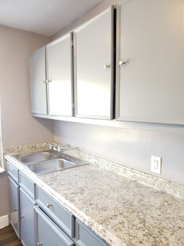 7004 Capitol St photo'