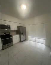 7870 Dixie Beach Cir in Tamarac, FL - Building Photo - Building Photo