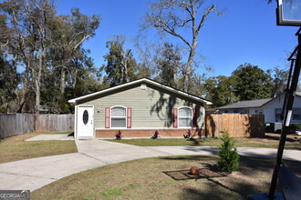 208 Gunter St in St. Marys, GA - Foto de edificio - Building Photo