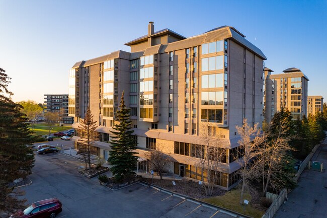 4603 Varsity Dr NW in Calgary, AB - Building Photo - Building Photo