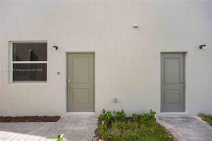13621 SW 185th Ln in Quail Heights, FL - Building Photo