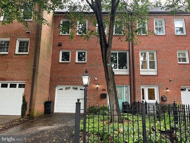 property at 6929 Mclean Park Manor Ct