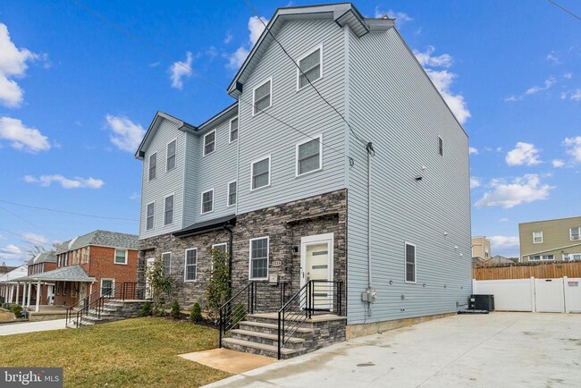 property at 1214 Roosevelt Dr