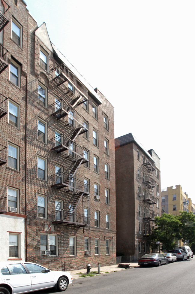 231 Brightwater Ct in Brooklyn, NY - Foto de edificio - Building Photo