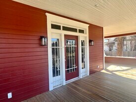 2115 Johnson St in Greenville, TX - Building Photo