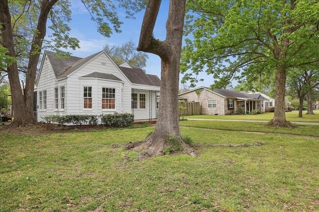 2565 Harrison Ave in Beaumont, TX - Building Photo - Building Photo