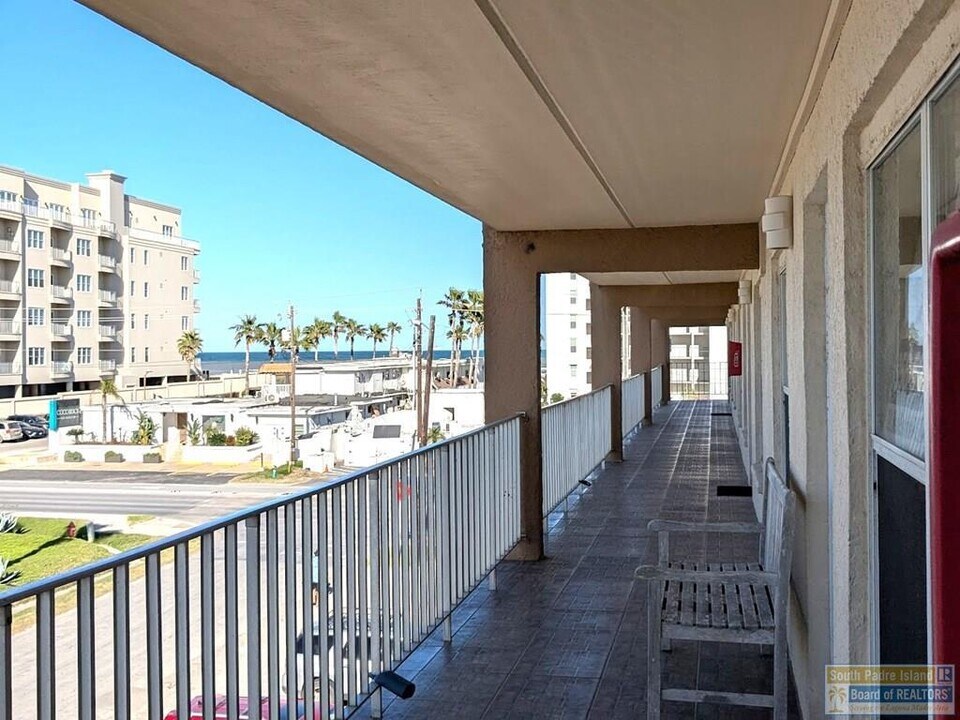 123 E Amberjack St in South Padre Island, TX - Building Photo