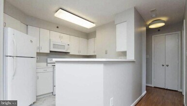 1230 23rd St NW, Unit 818 in Washington, DC - Building Photo - Building Photo