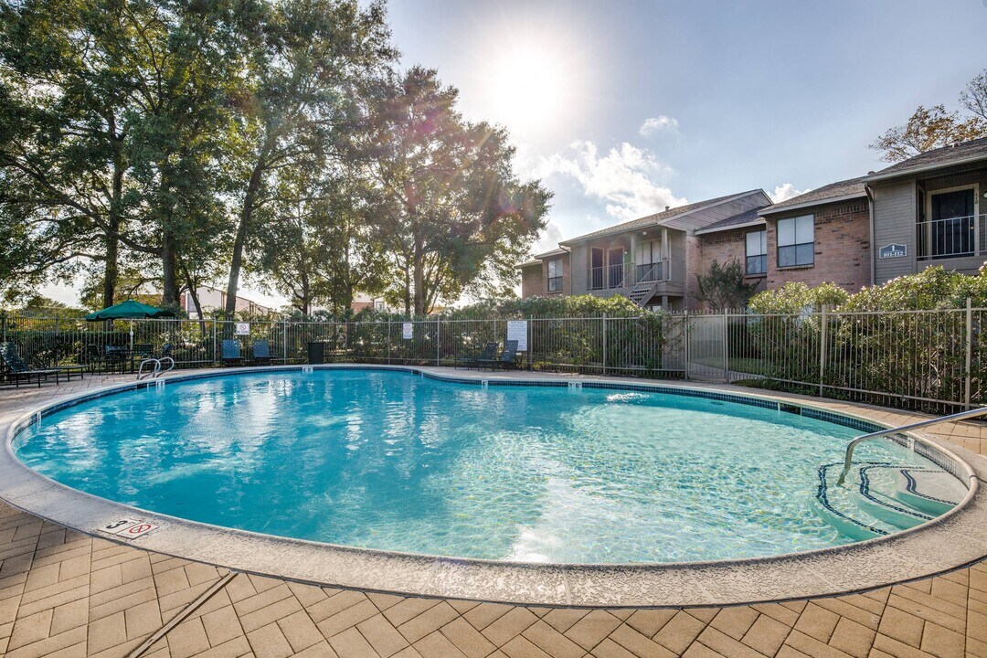 Pines of Woodforest in Houston, TX - Foto de edificio