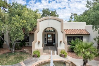 Las Brisas in Phoenix, AZ - Building Photo - Building Photo