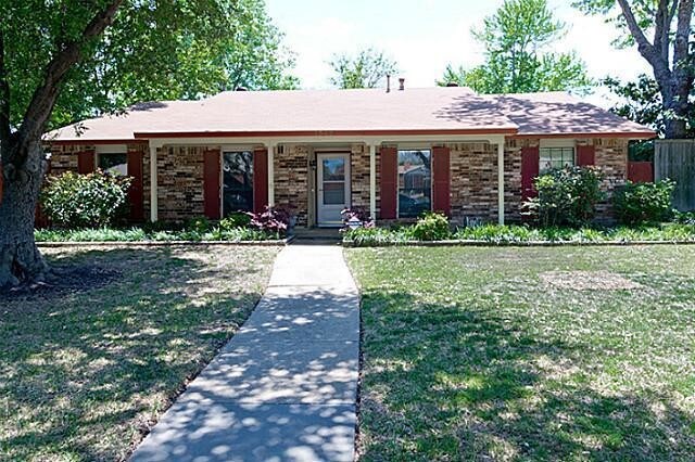 1502 Cherokee Trail in Plano, TX - Building Photo