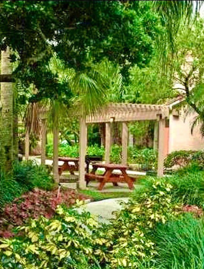 3310 Pinewalk Dr N in Margate, FL - Building Photo - Building Photo