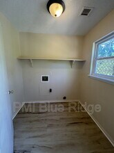 2020 Somerset Dr in Hendersonville, NC - Building Photo - Building Photo
