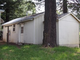 44735 Highway 101 in Laytonville, CA - Foto de edificio - Building Photo