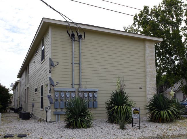 113 DL Vest in La Vernia, TX - Building Photo - Building Photo