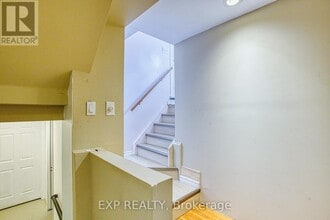 4453 Meadowvale Dr in Niagara Falls, ON - Building Photo - Building Photo