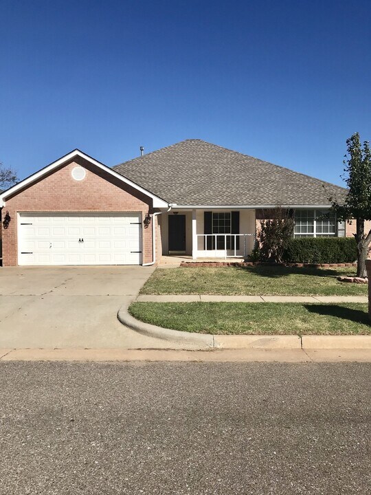 11141 SW 6th St in Yukon, OK - Building Photo