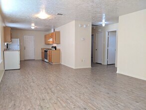 IMMEDIATE MOVE IN!!!  Spacious 2 Bed, 1 Ba in College Station, TX - Building Photo - Building Photo