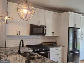 7112 Cold Spring Ct in Alexandria, VA - Building Photo - Building Photo