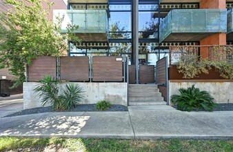 1401 Eva St in Austin, TX - Foto de edificio - Building Photo