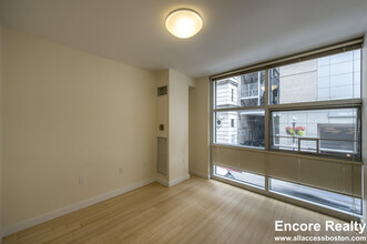 17 Edinboro St, Unit 407 in Boston, MA - Foto de edificio - Building Photo