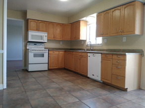 374 Ridgecrest Dr in Orem, UT - Foto de edificio - Building Photo
