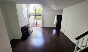 1979 Grace Ave, Unit 3 in Los Angeles, CA - Building Photo - Building Photo
