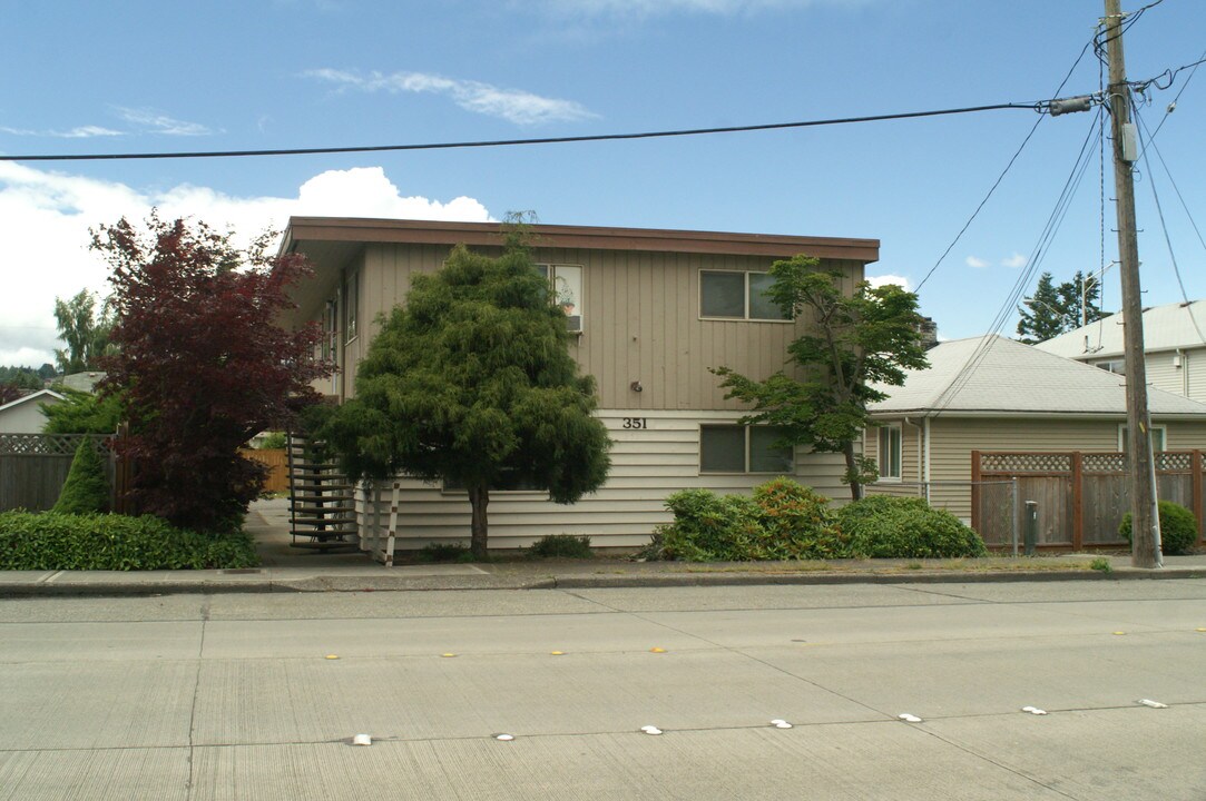 Manuell Apartments in Renton, WA - Foto de edificio