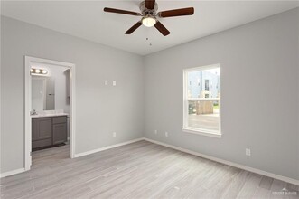 11 S Cynthia St in McAllen, TX - Building Photo - Building Photo