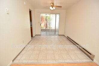 84 SE Grape Ave in Winston, OR - Building Photo - Building Photo